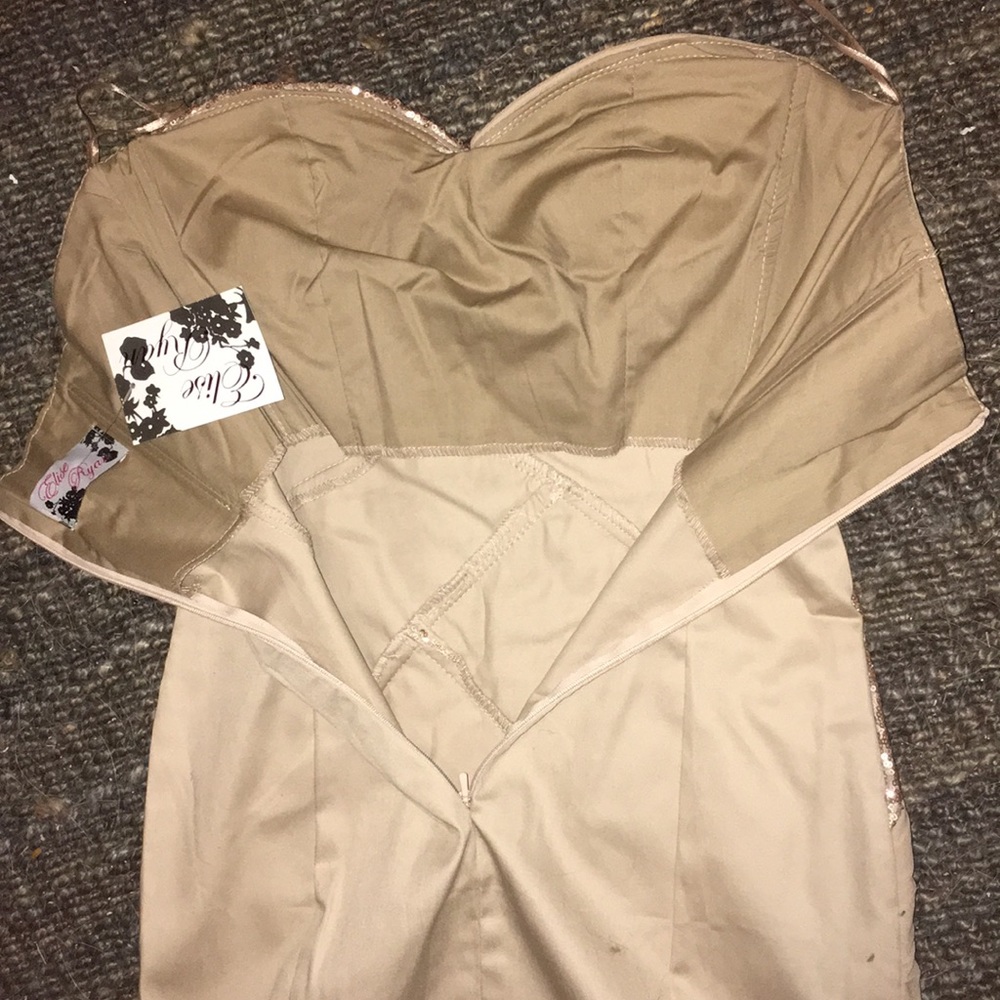 Dress - Picture 5 of 8